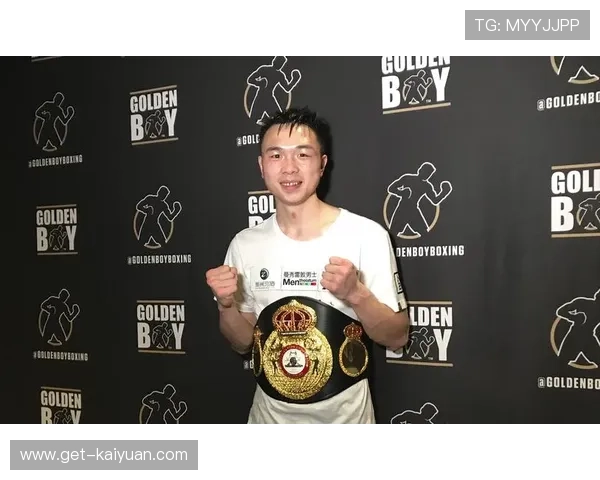 拳击重量级拳王金腰带争夺战激烈上演 谁将成新霸主夺冠？